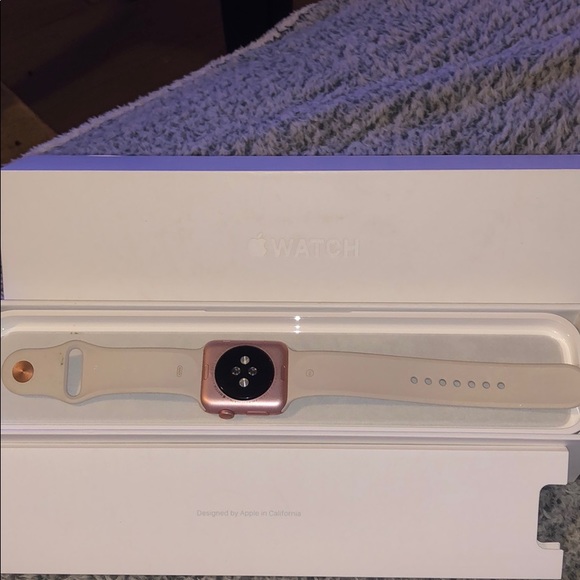 APPLE IWATCH 42MM - Picture 3 of 4